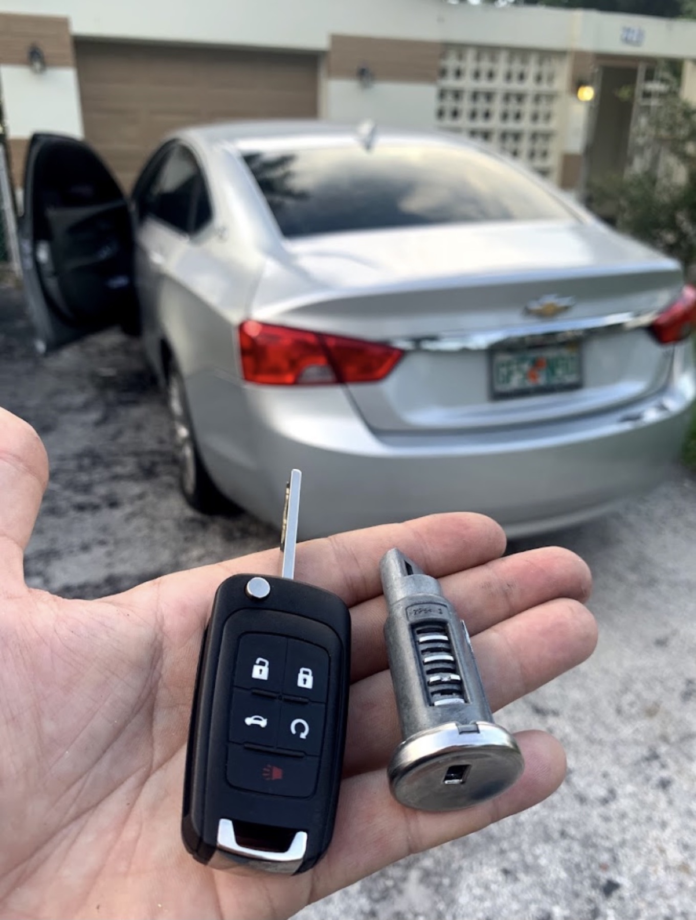 Mobile car key service